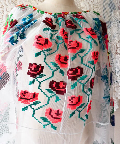 【tiny yearn】Romanian Vintage Embroidered Tulle Blouse
