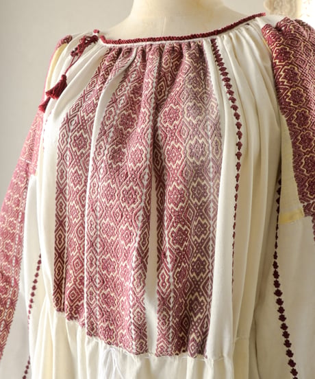 【tiny yearn】Romanian vintage traditional dress