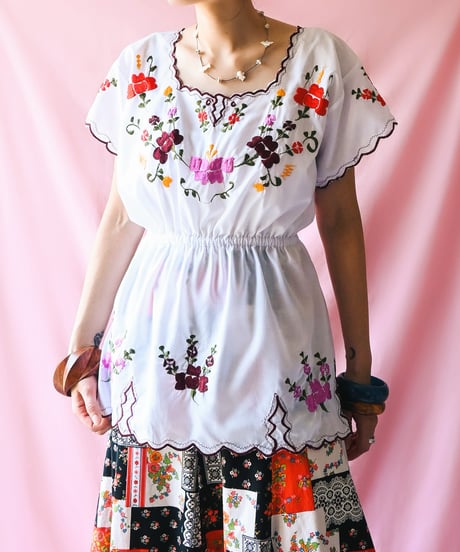 【tiny yearn】Euro Embroidered Peasant Blouse