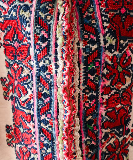 【tiny yearn】Romanian Vintage Embroidered Blouse
