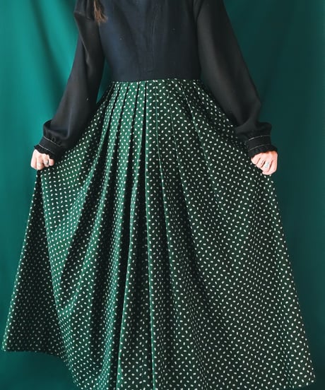 【Seek an nur】Tyrolean Black Floral Dirndl Dress