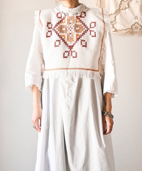【tiny yearn】Cross stitched Fringe Vest