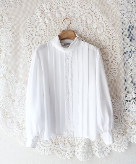 【Seek an nur】White Embroidered Pleats Sheer Blouse
