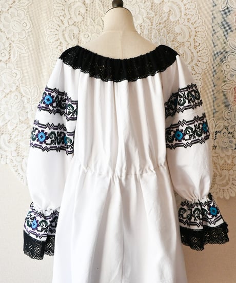 【Seek an nur】Romanian Vintage Embroidered Dress