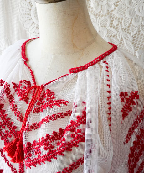 【tiny yearn】Romanian Vintage Embroidered Tulle Blouse