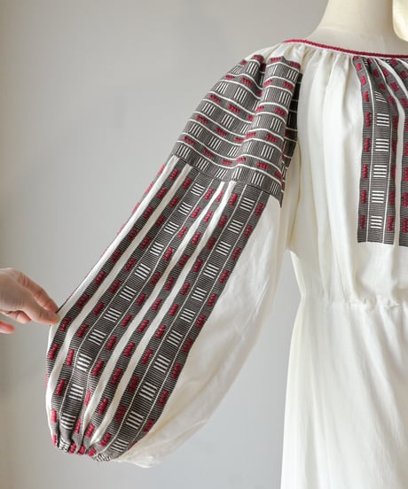 【tiny yearn】Romanian vintage traditional dress