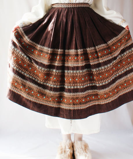 【Seek an nur】1970's Vintage Embroidered Flare Skirt