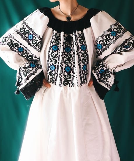 【Seek an nur】Romanian Vintage Embroidered Dress