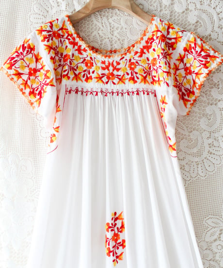 【tiny yearn】Mexican Floral Hand Embroidered Dress