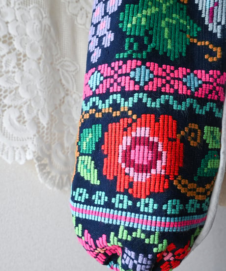 【tiny yearn】Romanian Vintage Embroidered Blouse
