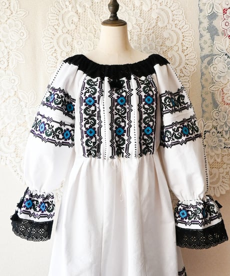【Seek an nur】Romanian Vintage Embroidered Dress