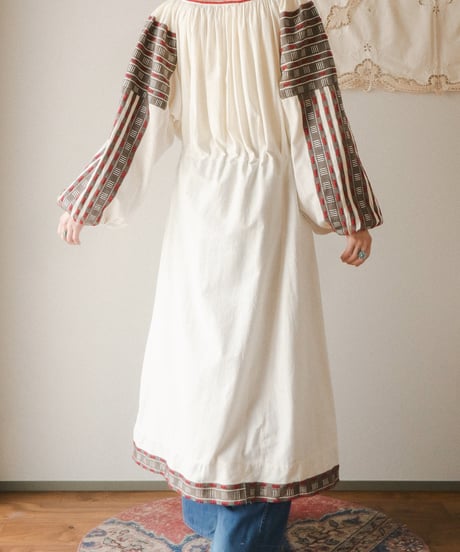 【tiny yearn】Romanian vintage traditional dress