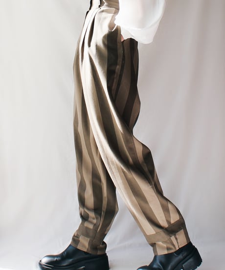 【Seek an nur】USA Stripe Tuck Tapered Pants