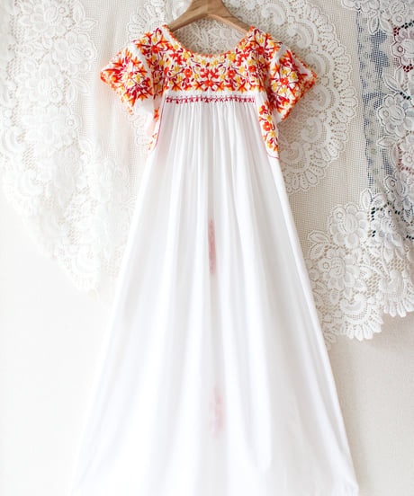 【tiny yearn】Mexican Floral Hand Embroidered Dress