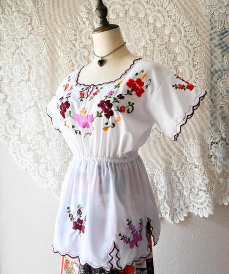 【tiny yearn】Euro Embroidered Peasant Blouse