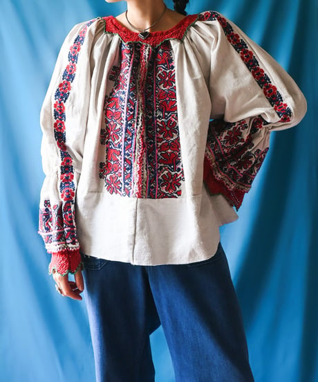 【tiny yearn】Romanian Vintage Embroidered Blouse