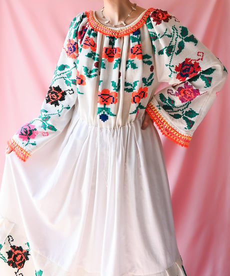 【tiny yearn】Romanian Vintage Embroidered Dress