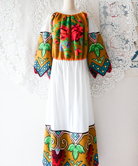 【tiny yearn】Romanian Vintage Embroidered Dress