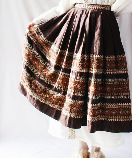 【Seek an nur】1970's Vintage Embroidered Flare Skirt