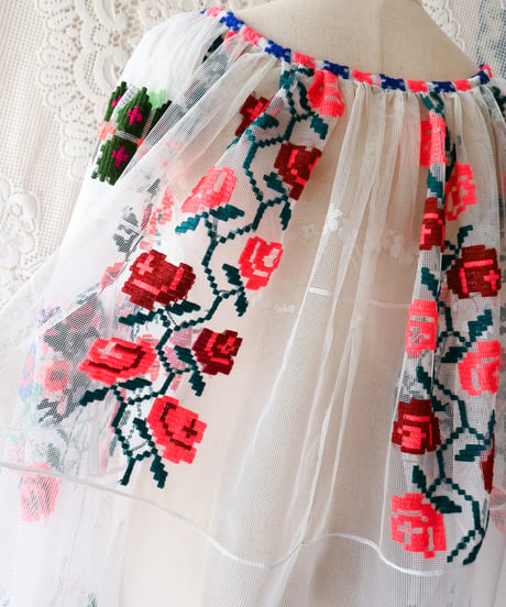 【tiny yearn】Romanian Vintage Embroidered Tulle Blouse