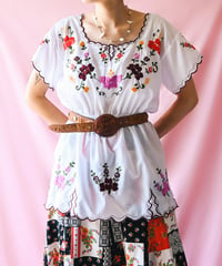 【tiny yearn】Euro Embroidered Peasant Blouse