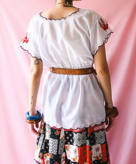 【tiny yearn】Euro Embroidered Peasant Blouse