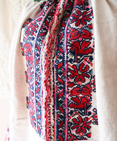 【tiny yearn】Romanian Vintage Embroidered Blouse