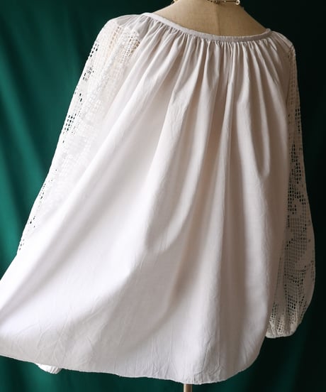 【Seek an nur】1960s Romanian Crochet Folk Blouse