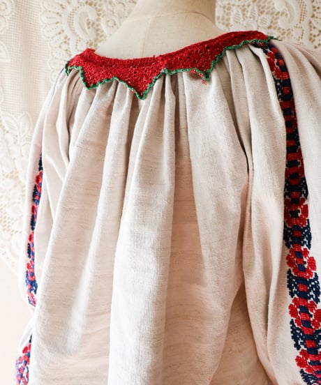 【tiny yearn】Romanian Vintage Embroidered Blouse
