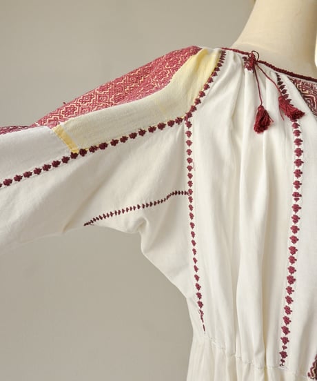 【tiny yearn】Romanian vintage traditional dress