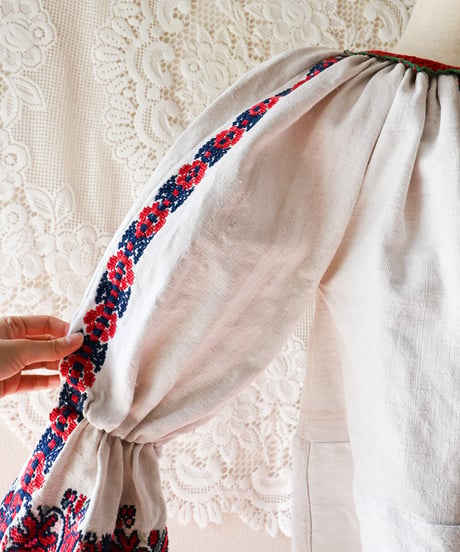 【tiny yearn】Romanian Vintage Embroidered Blouse