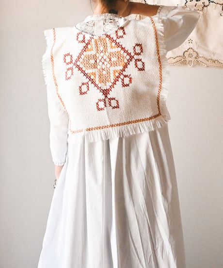 【tiny yearn】Cross stitched Fringe Vest