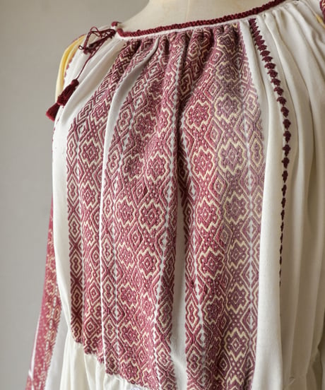 【tiny yearn】Romanian vintage traditional dress