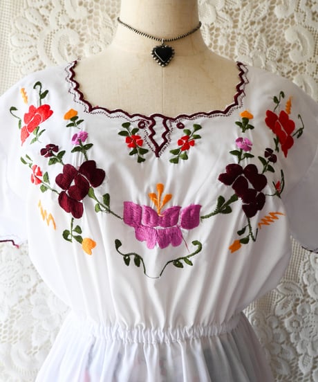 【tiny yearn】Euro Embroidered Peasant Blouse