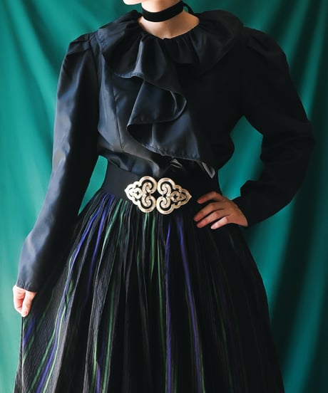 【Seek an nur】W-Germany Frill Black Blouse