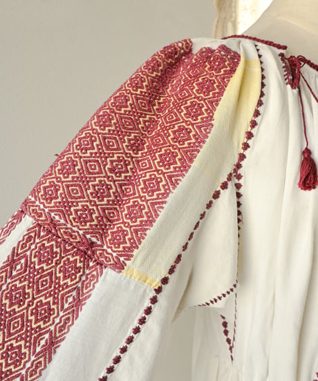 【tiny yearn】Romanian vintage traditional dress