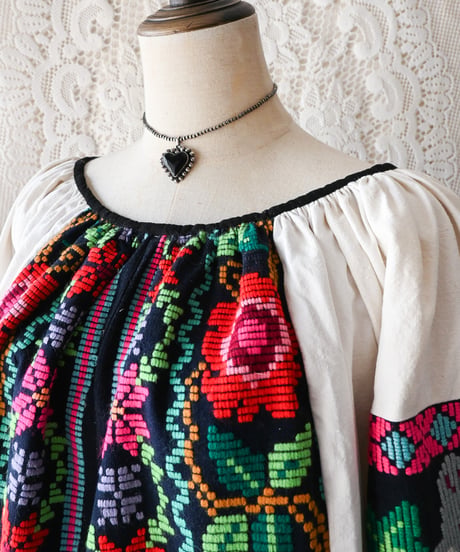 【tiny yearn】Romanian Vintage Embroidered Blouse