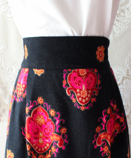 【tiny yearn】1970's Euro Exotic Wool Maxi Skirt