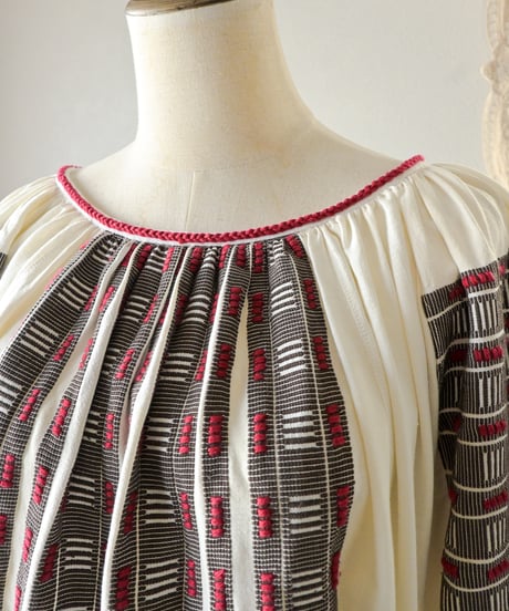 【tiny yearn】Romanian vintage traditional dress