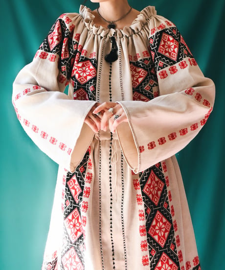【Seek an nur】Romanian Vintage Embroidered Dress