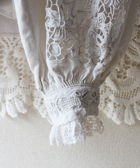 【Seek an nur】Vintage Romanian Cutwork Lace Blouse