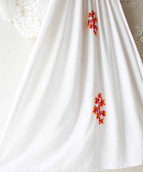【tiny yearn】Mexican Floral Hand Embroidered Dress
