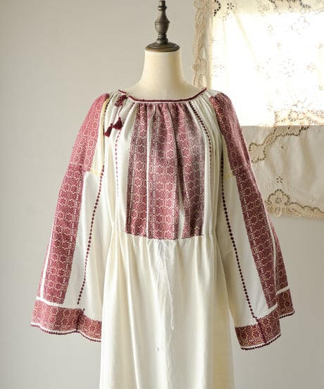 【tiny yearn】Romanian vintage traditional dress