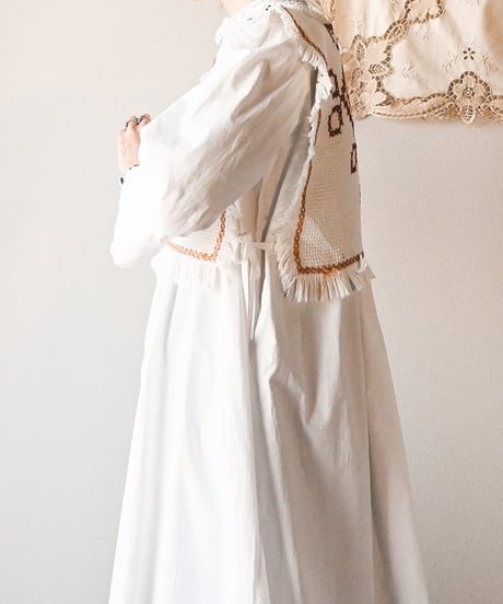 【tiny yearn】Cross stitched Fringe Vest