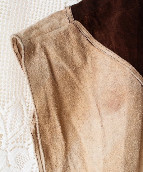 【tiny yearn】1970's Vintage Embossed Fringe Suede Cape