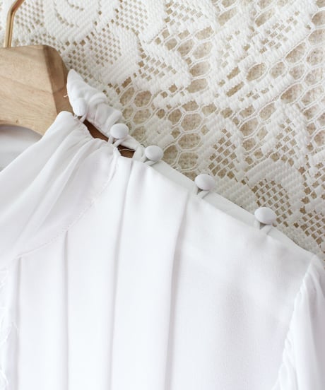 【Seek an nur】White Embroidered Pleats Sheer Blouse