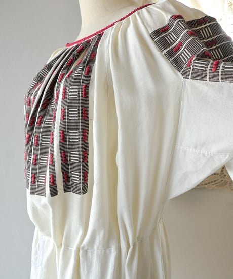 【tiny yearn】Romanian vintage traditional dress