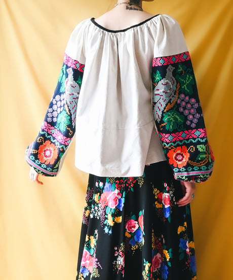 【tiny yearn】Romanian Vintage Embroidered Blouse