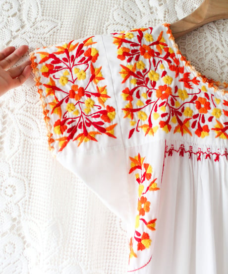 【tiny yearn】Mexican Floral Hand Embroidered Dress