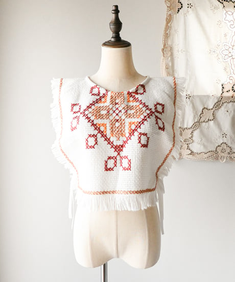 【tiny yearn】Cross stitched Fringe Vest